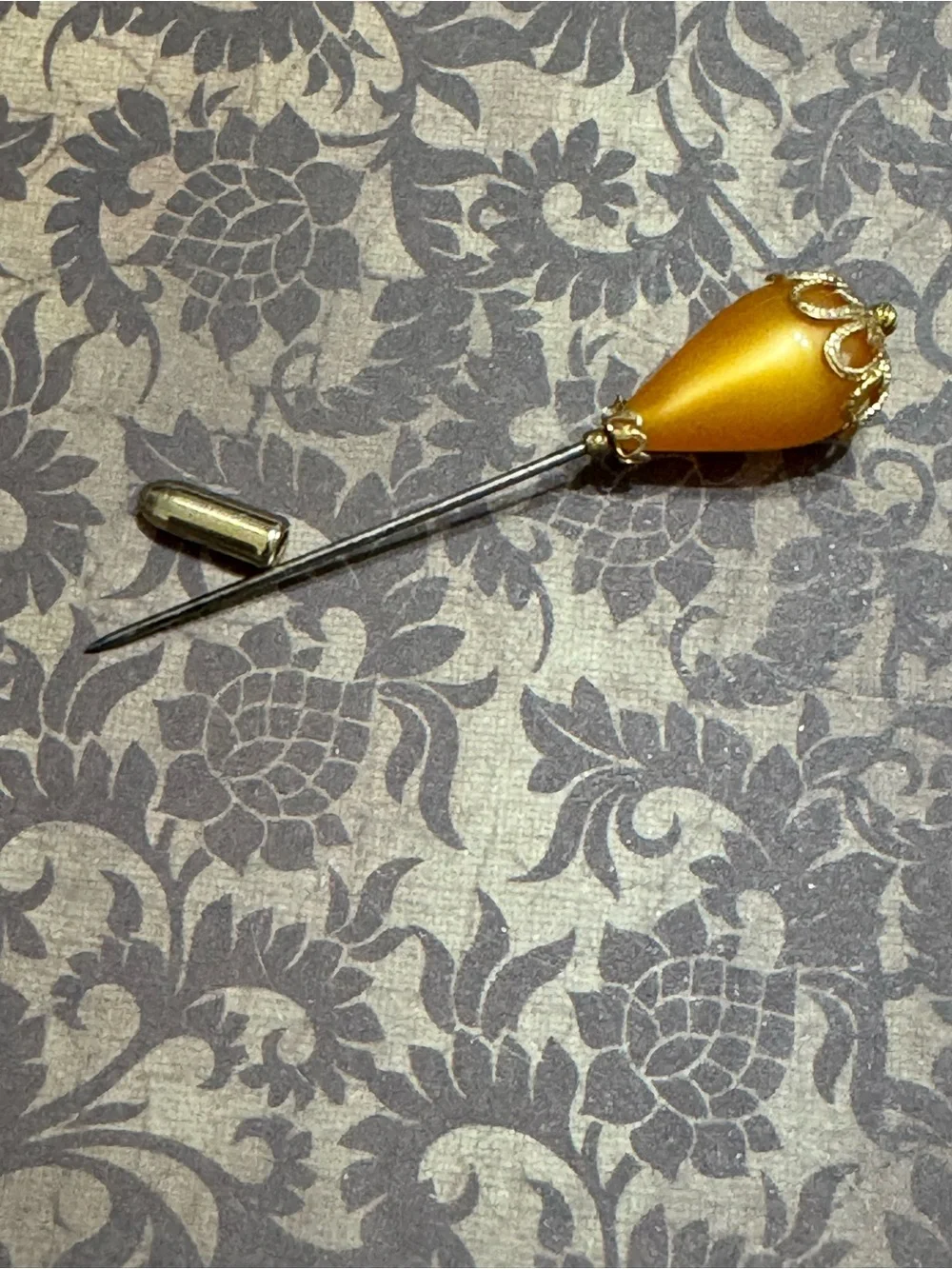 VINTAGE GOLD TONE STICK PIN
